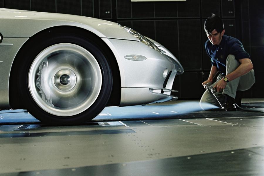  Mercedes-Benz SLR McLaren 2003 года  (фото 73 из 319)